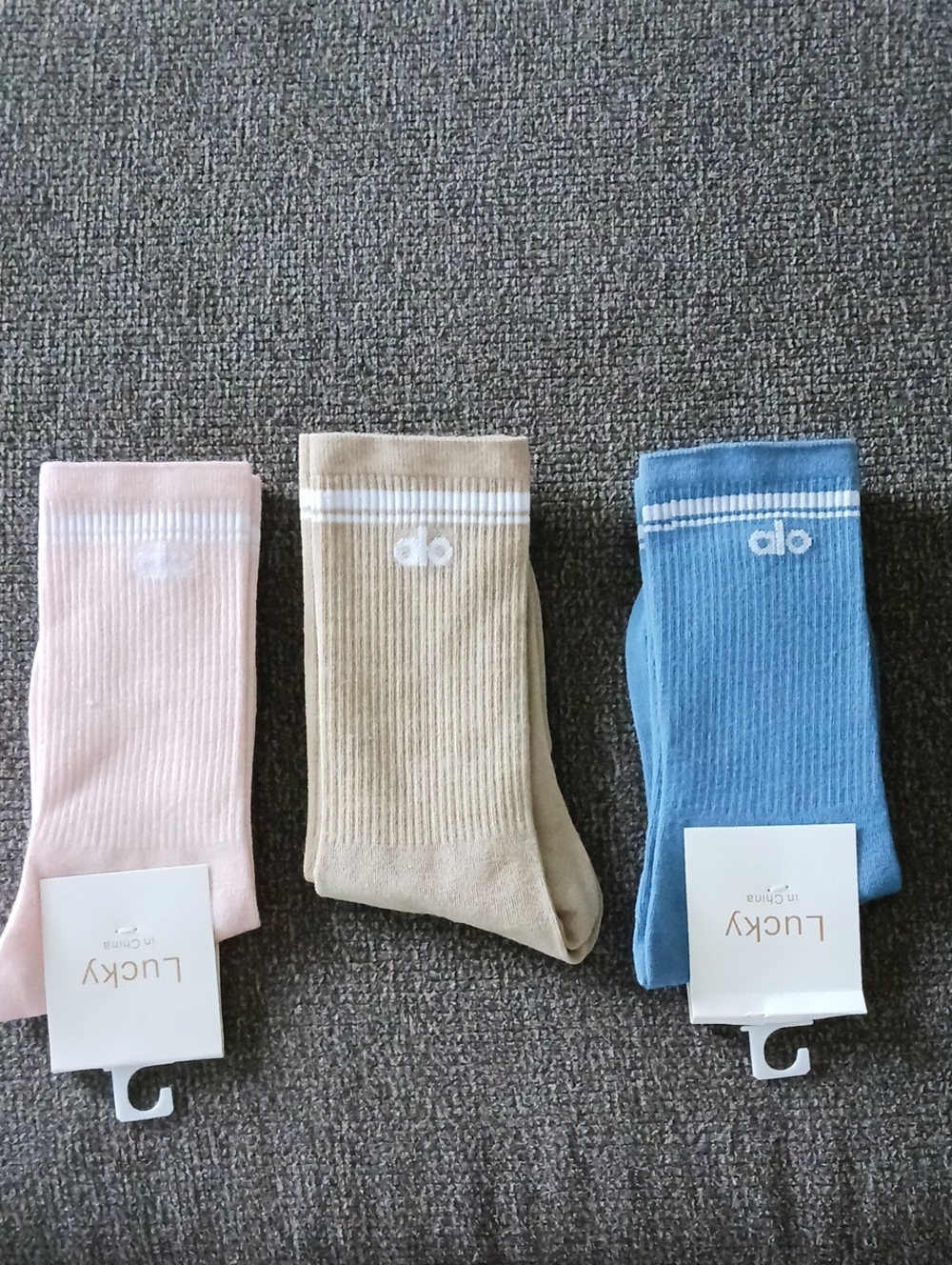 Alo Lucky  Brand Womens  Ribbed Crew Socks - Pink, Beige, Blue (3-Pack)